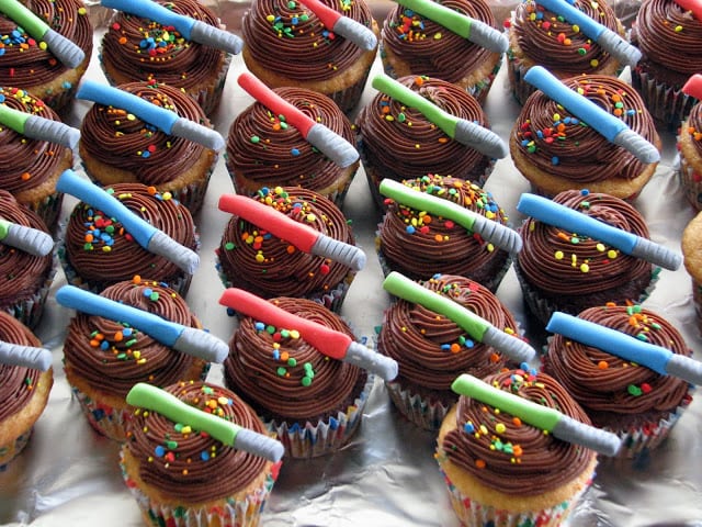edible light sabers on cupcakes