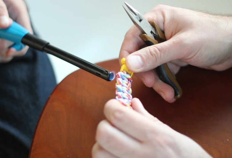 DIY Paracord Bracelet: A fun and functional gift that kids can make!