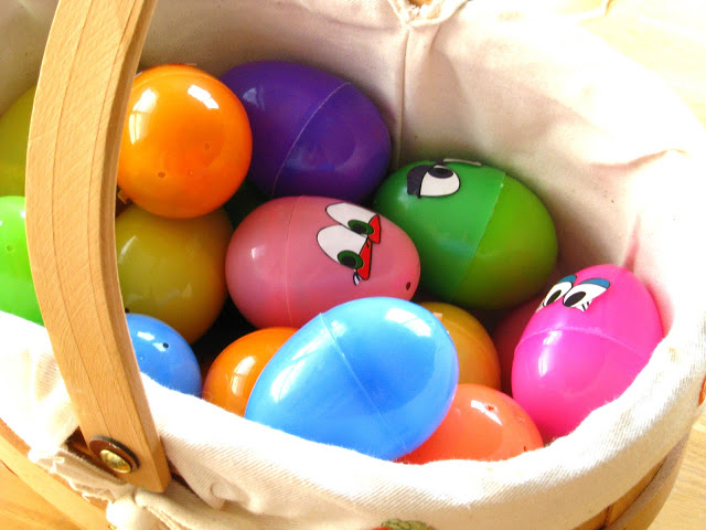 Make your kids lunch into an Easter Egg Lunch Hunt! They'll have a blast opening each egg to see what surprise awaits them! Lunchtime has never been so fun!