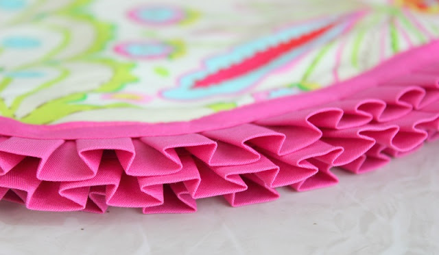 pink ruffle binding on quilt
