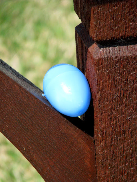 Make your kids lunch into an Easter Egg Lunch Hunt! They'll have a blast opening each egg to see what surprise awaits them! Lunchtime has never been so fun!