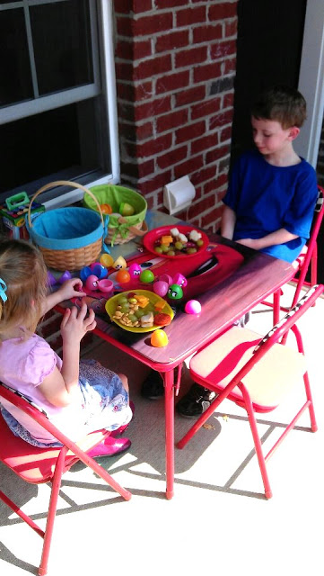 Make your kids lunch into an Easter Egg Lunch Hunt! They'll have a blast opening each egg to see what surprise awaits them! Lunchtime has never been so fun!