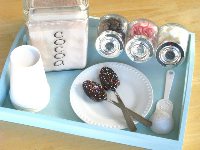 assembled hot cocoa serving tray