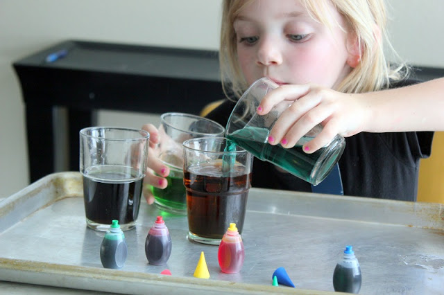 Sidewalk paint rockets, colored carnations, fizzy water, bobbing raisins, balloon rockets and more! This collection of easy science experiments for kids is a great way to spark curiosity and creativity during the summer months off of school!