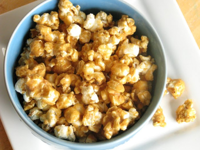 caramel corn in blue bowl