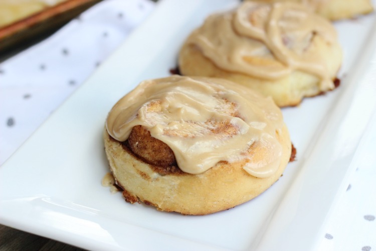 90 minute cinnamon roll with icing spread