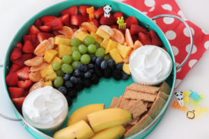 fruit platter with bananas and graham crackers