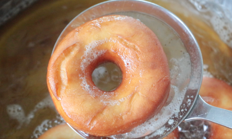 donut on mesh spoon