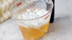 apple juice and corn starch in measuring cup