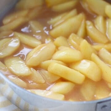 skillet apples in pan