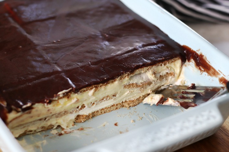 Chocolate Eclair Cake {Icebox Pudding Cake} | The Best Cake Recipes