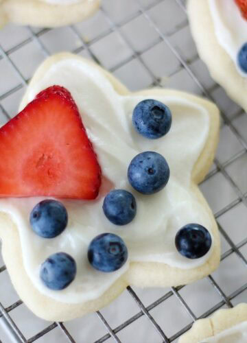 star shaped cookie with frosting and fruit