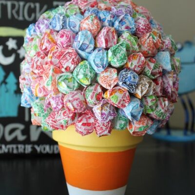Halloween Lollipop Tree For Trick or Treaters: A Quick and Easy Project!