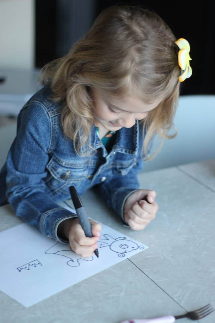 A quick and easy tooth fairy pillow made with felt scraps that you can make with your little one in about 15 minutes. Includes a printable template. tooth pillow template