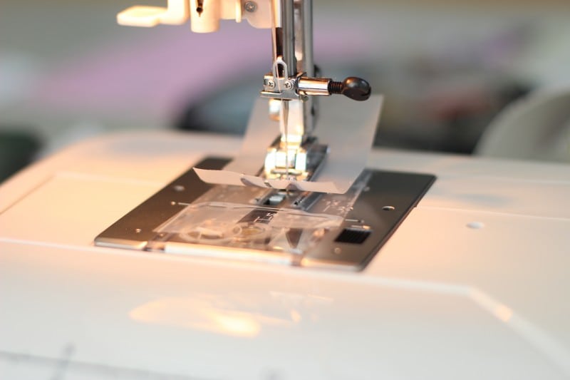 sewing machine stitching tote handle