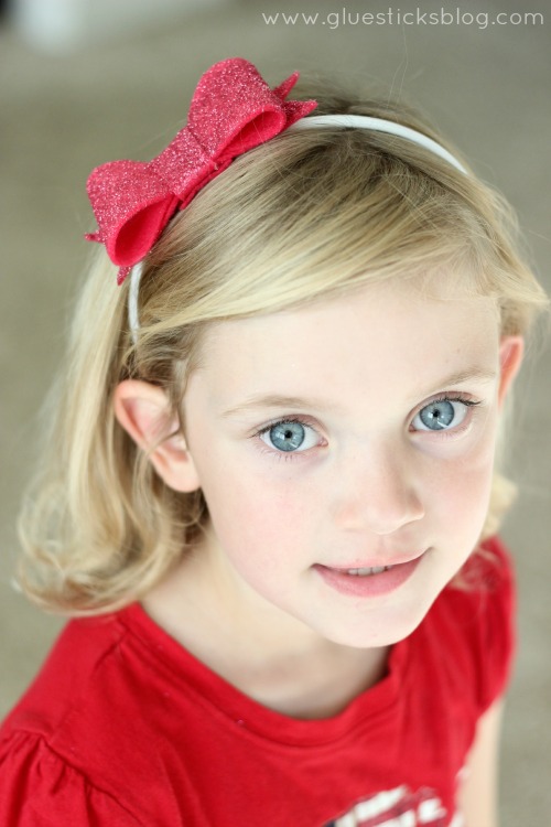 little girl wearing felt bow headband