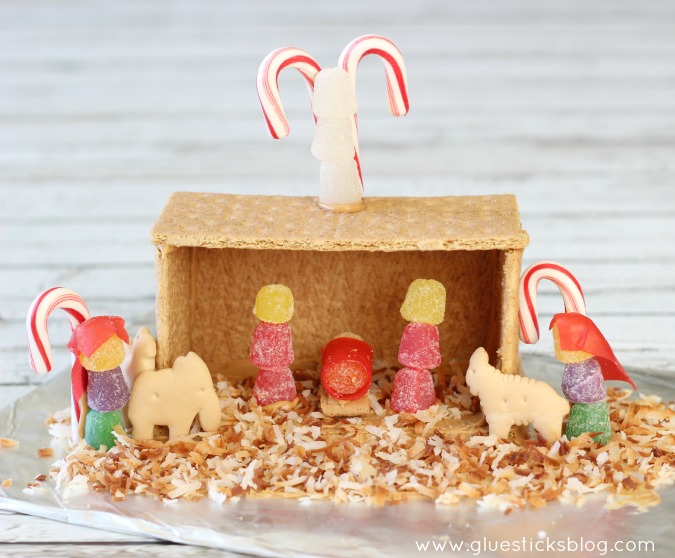 graham cracker and peanut butter nativity scene