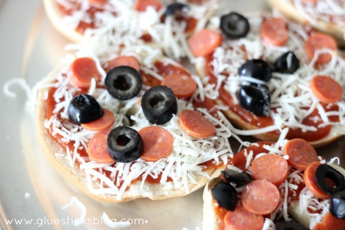 bagel pizzas