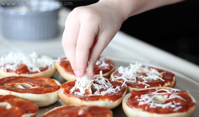 pizza bagels