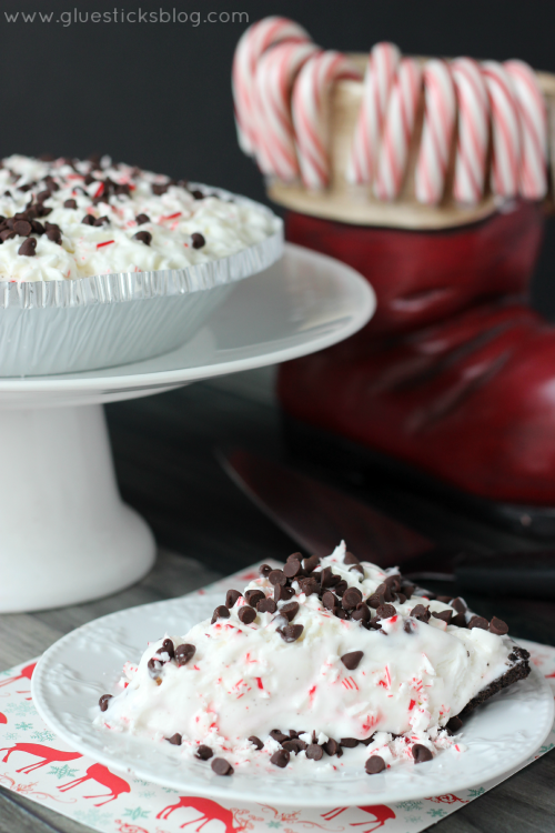 Peppermint Ice Cream Pie Is The EASIEST Pie to Make! - Gluesticks Blog
