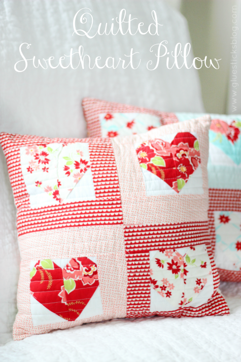 How to make quick and easy heart quilt squares! Stitch 4 together to make darling Valentine's day throw pillows!