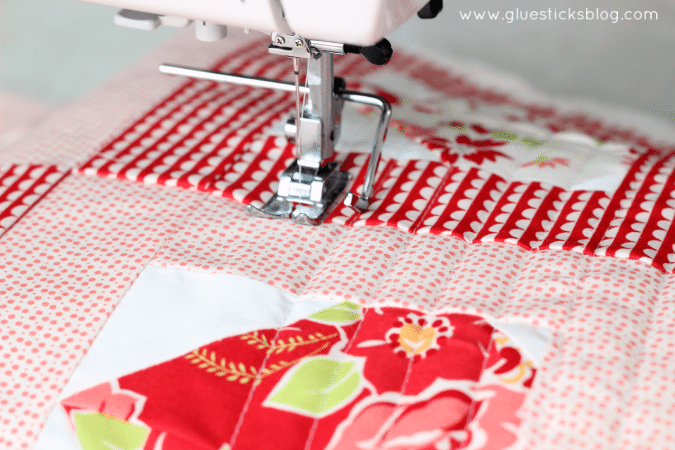 How to make quick and easy heart quilt squares! Stitch 4 together to make darling Valentine's day throw pillows!