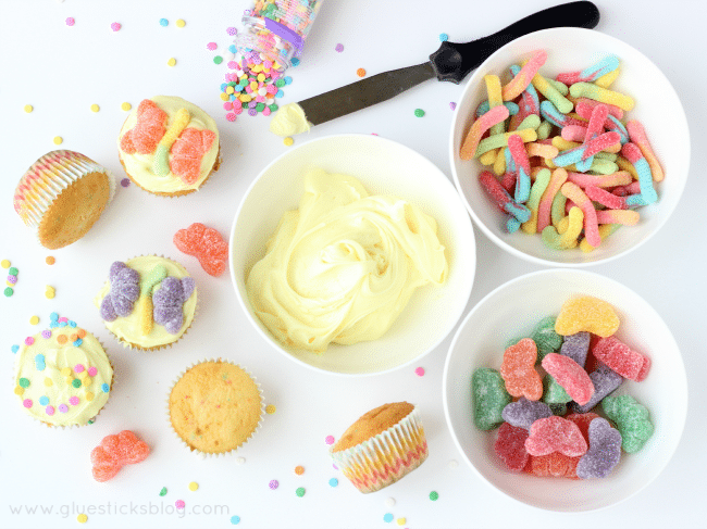 frosting gummy worms candy