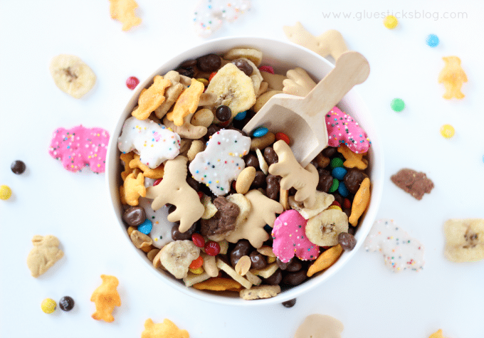 preschool zoo activities: bowl with zoo snack mix: animal crackers, circus cookies, cheddar penguins, banana chips