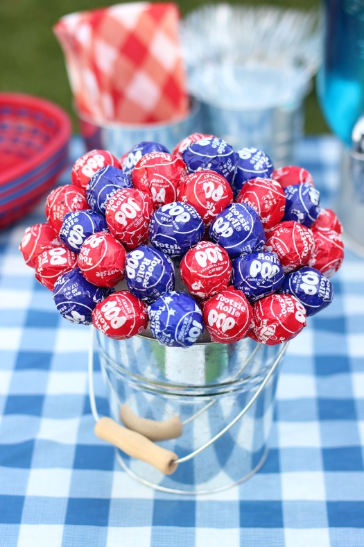 BBQ season is upon us and with Memorial Day and the 4th of July just around the corner, here is a fun patriotic lollipop topiary that the kids will love! I can guarantee that if you bring this to your next gathering it will be the hit of the party! A quick and easy lollipop topiary made in about 10 minutes.