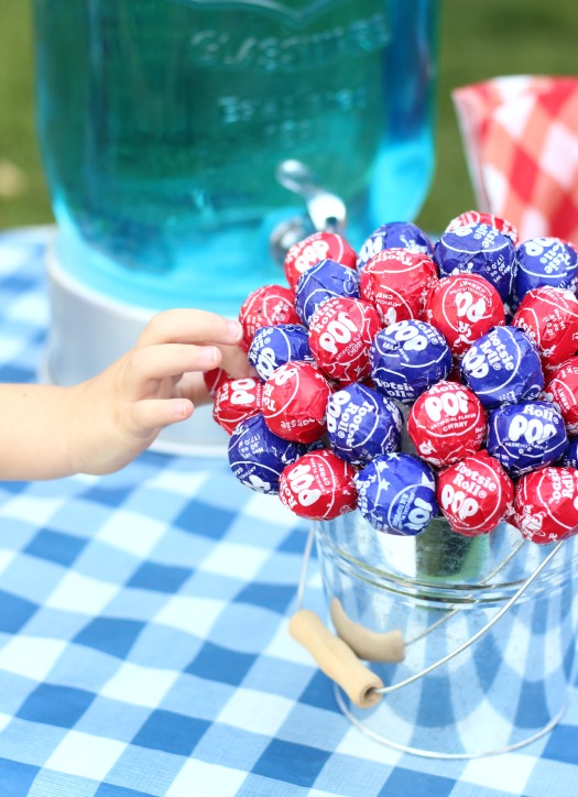 BBQ season is upon us and with Memorial Day and the 4th of July just around the corner, here is a fun patriotic lollipop topiary that the kids will love! I can guarantee that if you bring this to your next gathering it will be the hit of the party! A quick and easy lollipop topiary made in about 10 minutes.