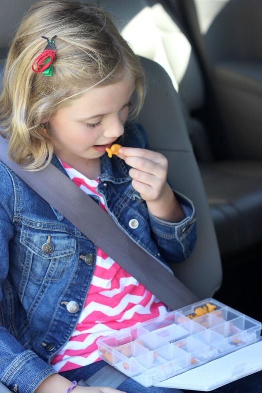 Road trip activities and printables for kids! Activity pages to print, road trip binders, and easy on the go snacks from a family who has has traveled around the United States.