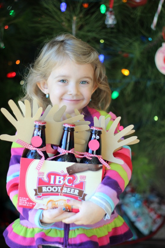 Looking for a cute Christmas gift idea for Dad? How about a pack of his favorite sodas---reindeer themed! These reindeer root beer bottles come together in a matter of minutes and are sure to be a hit this year! 