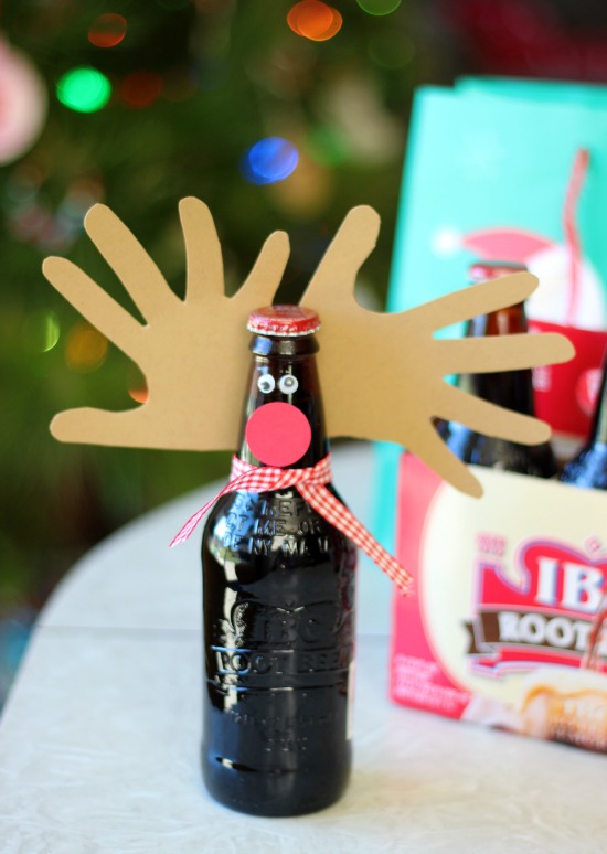 Looking for a cute Christmas gift idea for Dad? How about a pack of his favorite sodas---reindeer themed! These reindeer root beer bottles come together in a matter of minutes and are sure to be a hit this year! 