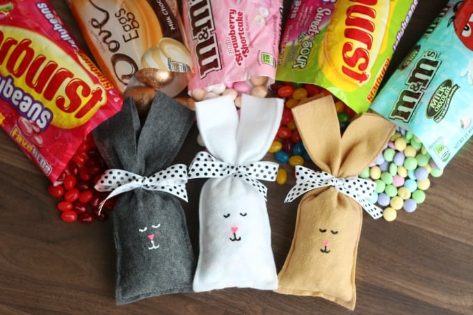 These felt bunny treat bags are quick and easy to make. Perfect fun for a class party or to surprise your kids in their Easter basket!