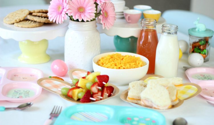 A darling Easter luncheon for kids that is as pretty as it is easy to set up! Kid-friendly foods, paper products, spring colors, and a ton of cuteness!