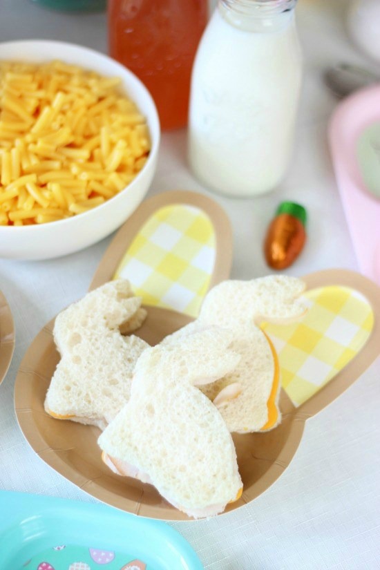 A darling Easter luncheon for kids that is as pretty as it is easy to set up! Kid-friendly foods, paper products, spring colors, and a ton of cuteness!