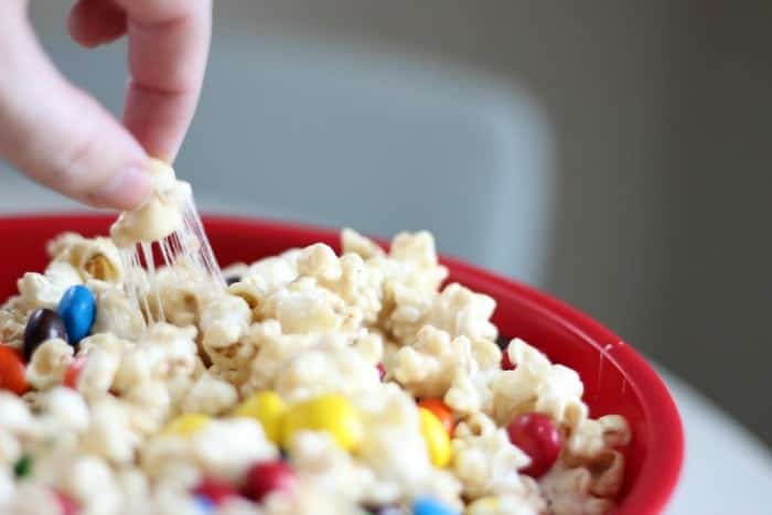 How to host THE BEST game night party. This family game night party includes everyone's favorite classic board games along with themed decor and treats! marshmallow m&m popcorn