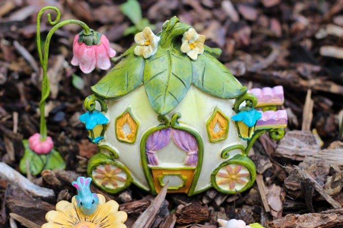 A darling fairy tale fairy garden, complete with a carriage! This little garden is what little girl dreams are made of. 