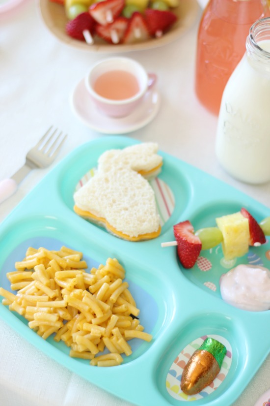 A darling Easter luncheon for kids that is as pretty as it is easy to set up! Kid-friendly foods, paper products, spring colors, and a ton of cuteness!