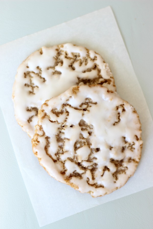 Old fashioned iced oatmeal cookies are the perfect after-school treat with a glass of milk. Use our iced oatmeal cookies recipe to create crispy and chewy cookies that are dipped in a creamy vanilla icing. This recipe can be used for ice cream sandwich cookies too! 