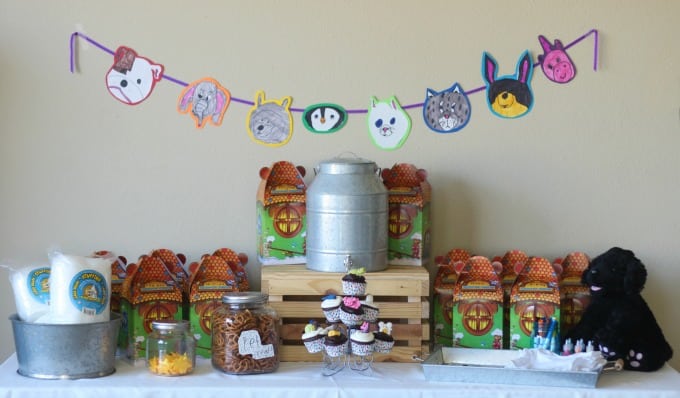 A DIY stuffed animal birthday party? A dream come true for any little child! Everything you need from the plush animals, stuffing, birth certificates, take home boxes, and t-shirts to decorate to have the perfect party!