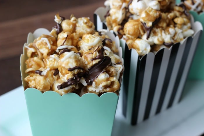 Homemade caramel corn drizzled in white and dark chocolate. This black and white caramel corn is easy to make and incredibly addicting! 
