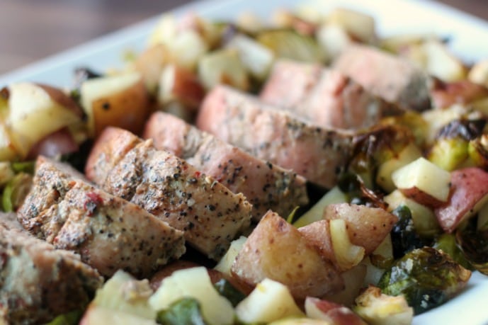 This pork sheet pan dinner is a delicious, hearty, and QUICK weeknight dinner solution! Seasoned tenderloin, roasted vegetables = perfection! 