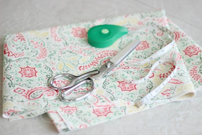 DIY Table Runner: Make a quick and easy table runner in 15 minutes!