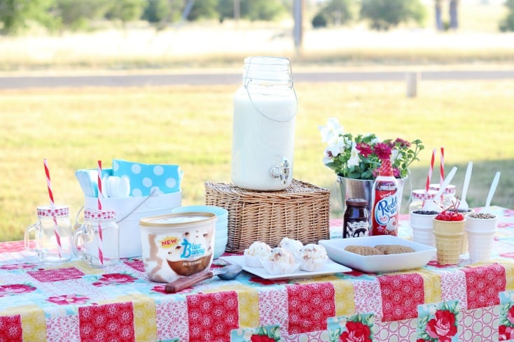 cookie sundae tablescape