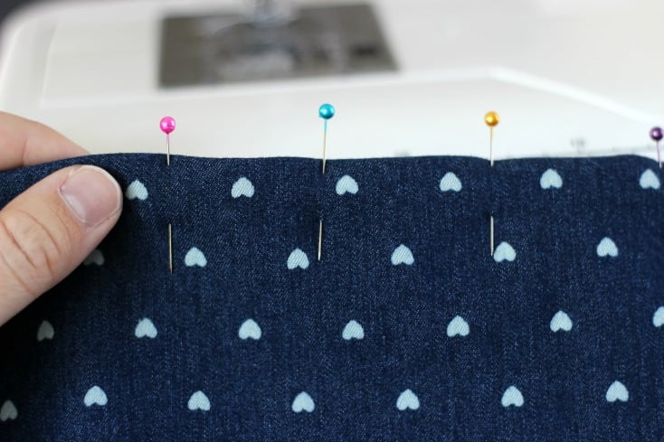 Make a bib out of a washcloth and a placemat in 30 minutes to catch spills from the messy little ones in your home! Two easy sewing projects for beginners!