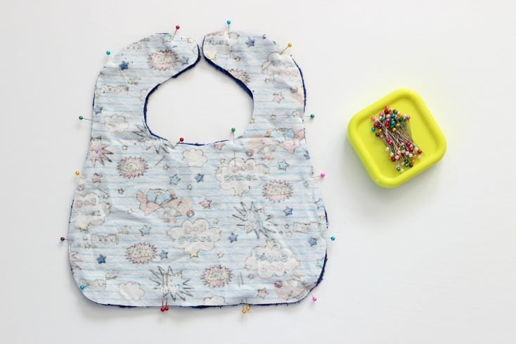 Make a bib out of a washcloth and a placemat in 30 minutes to catch spills from the messy little ones in your home! Two easy sewing projects for beginners!