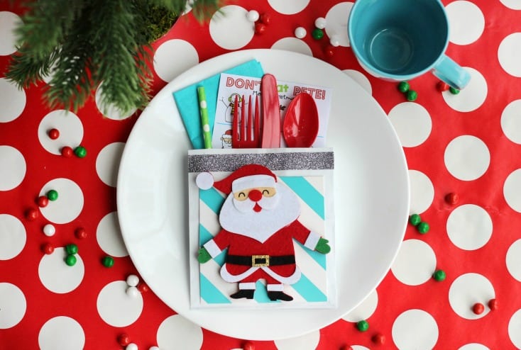 Make darling holiday place settings using paper lunch sacks! Fill with everything needed for a holiday dinner, including an activity page and a treat! 