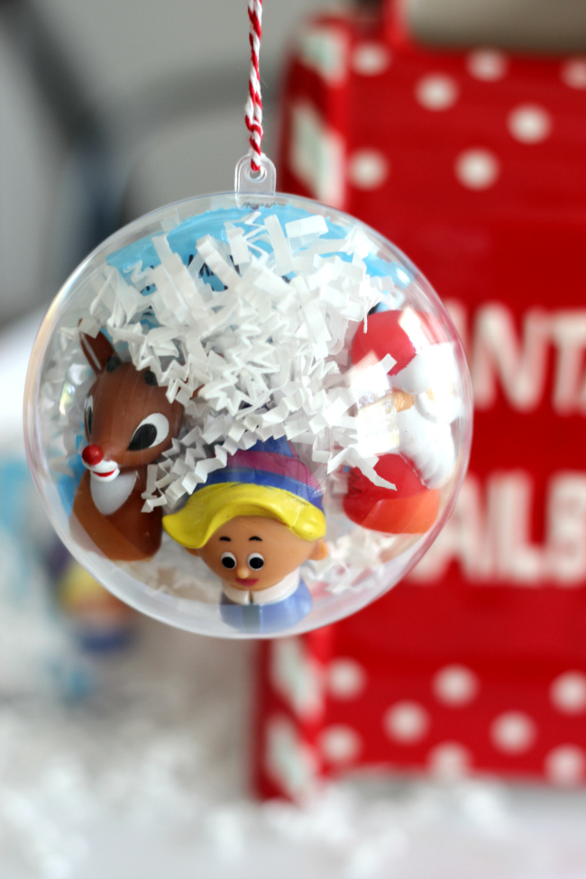 Theis DIY Rudolph ornament is the perfect holiday party favor! Fill them with darling finger puppets, and seasonal candy and hang them on the tree. A great kids craft too! 