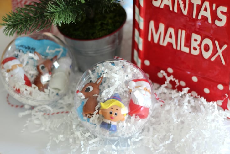 Theis DIY Rudolph ornament is the perfect holiday party favor! Fill them with darling finger puppets, and seasonal candy and hang them on the tree. A great kids craft too! 